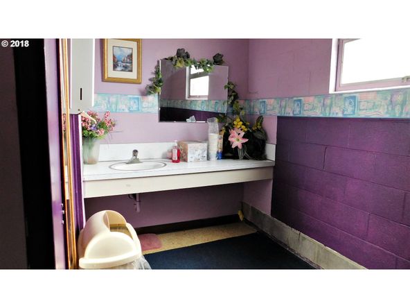 2837 W Harvard Ave, Roseburg, OR 97471